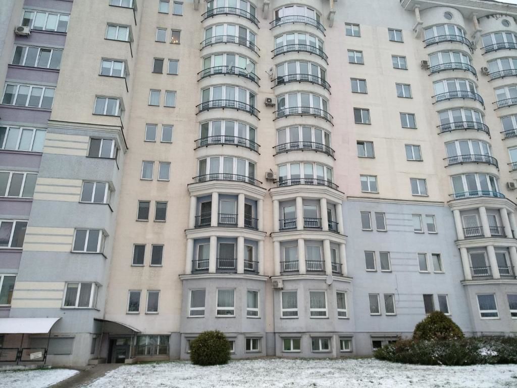 Апартаменты Трехкомнатная квартира 84м2 в хорошем месте Минск-39