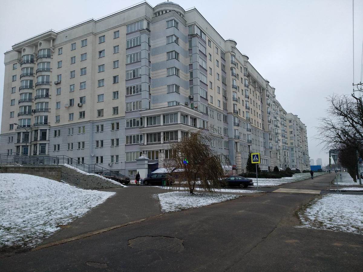 Апартаменты Трехкомнатная квартира 84м2 в хорошем месте Минск-8